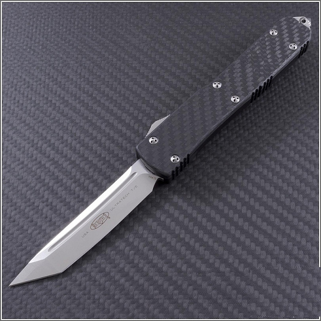 Нож Microtech Ultratech Satin 123-4CF с автоматическим открытием/закрытием клинка.